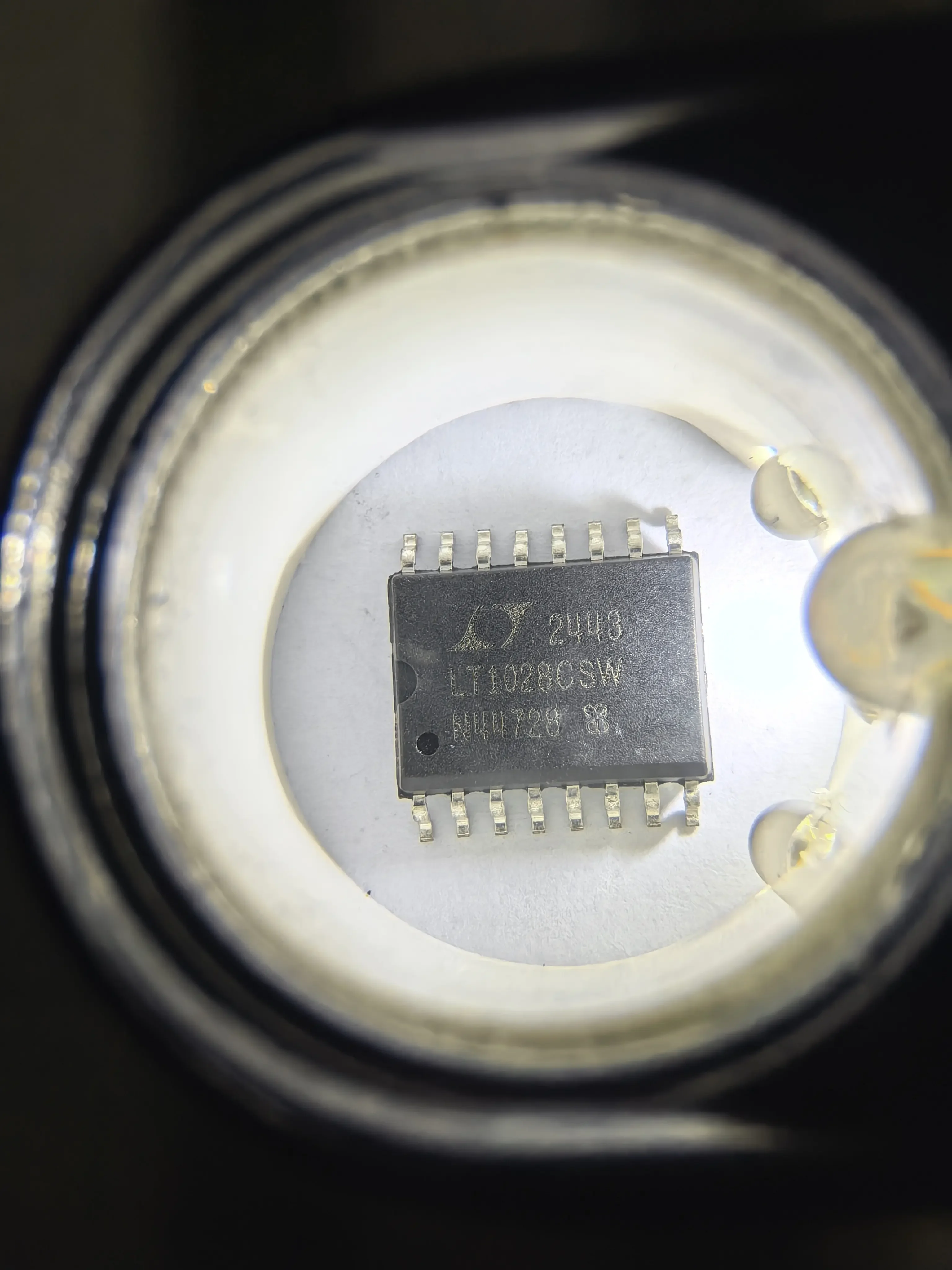 LT1028ACN8 LT1028CN8 LT1028CSW LT1028CS8 LT1028 - Ultra Low Noise Precision High Speed Op Amps