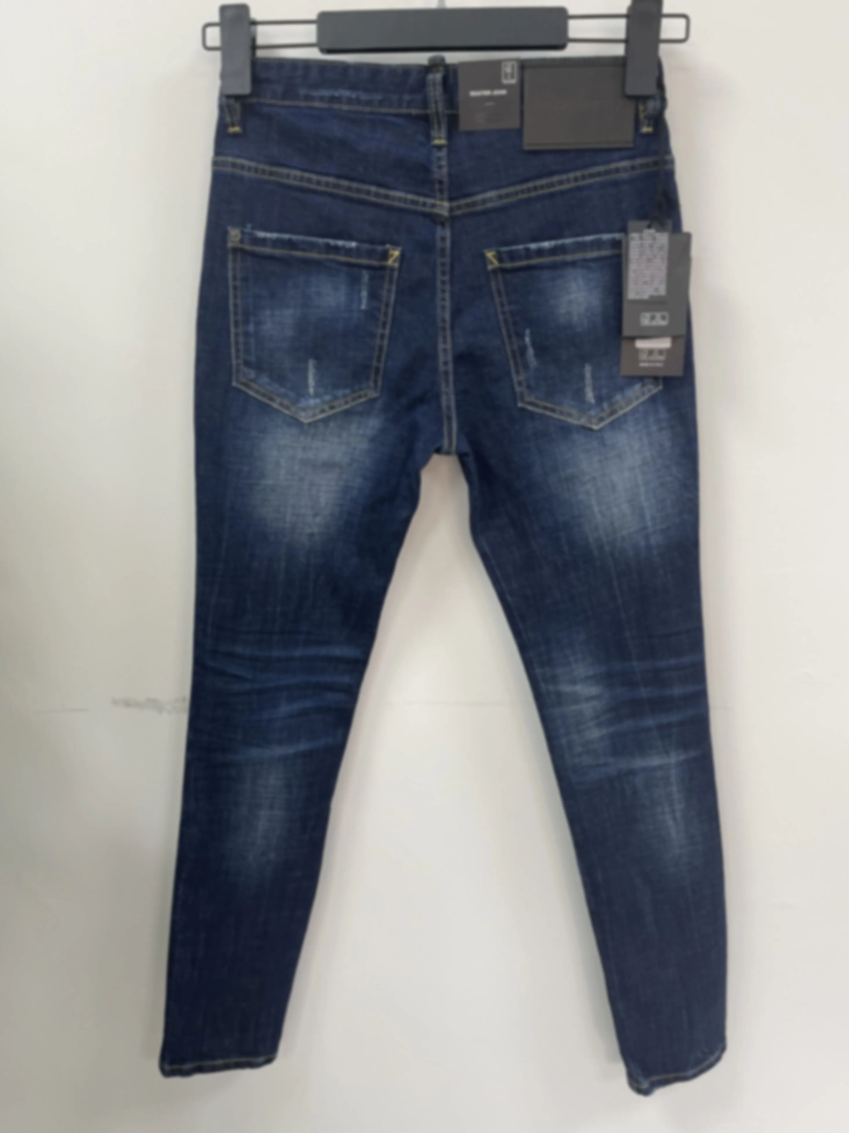 2024 New D2 Jeans for Men's Fashion, Slimming, Minimally Designed, Scratched, Patched, Painted, Micro Elastic, Small Leg Pants
