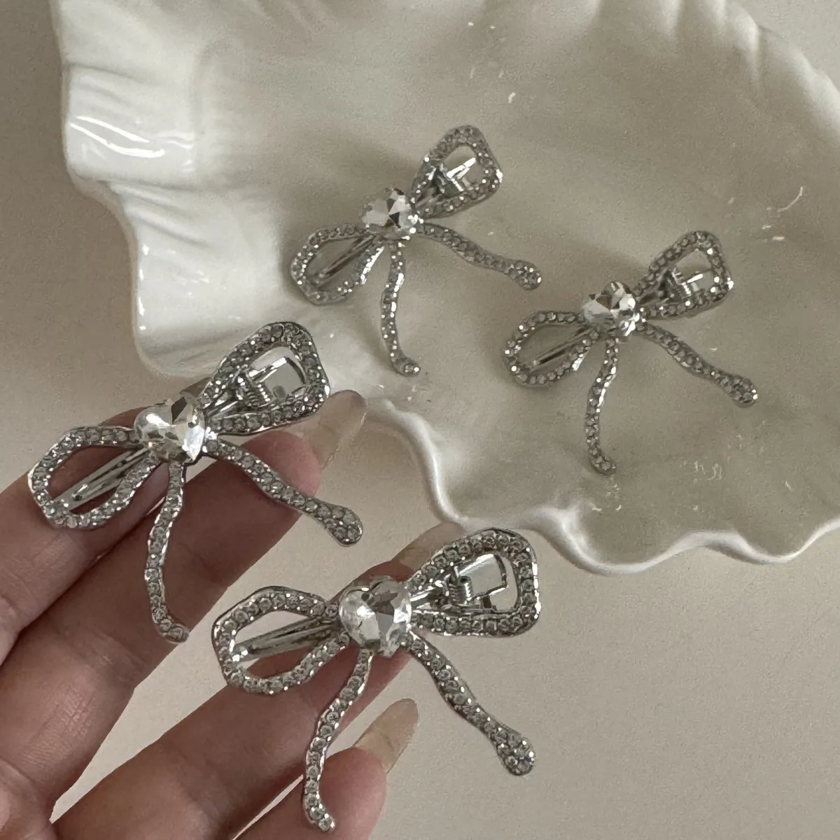 Cool Silver Heart Rhinestone Bow Hair Clips Alloy Duckbill Side Bangs Grips for Women Unique Design Hair Accessory