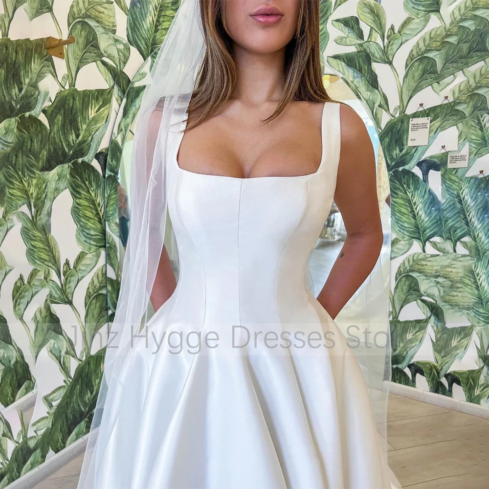 Abito da sposa moderno in raso bianco con colletto quadrato, abiti da sposa semplici per la sposa 2024 Abiti da sposa eleganti senza maniche a linea A