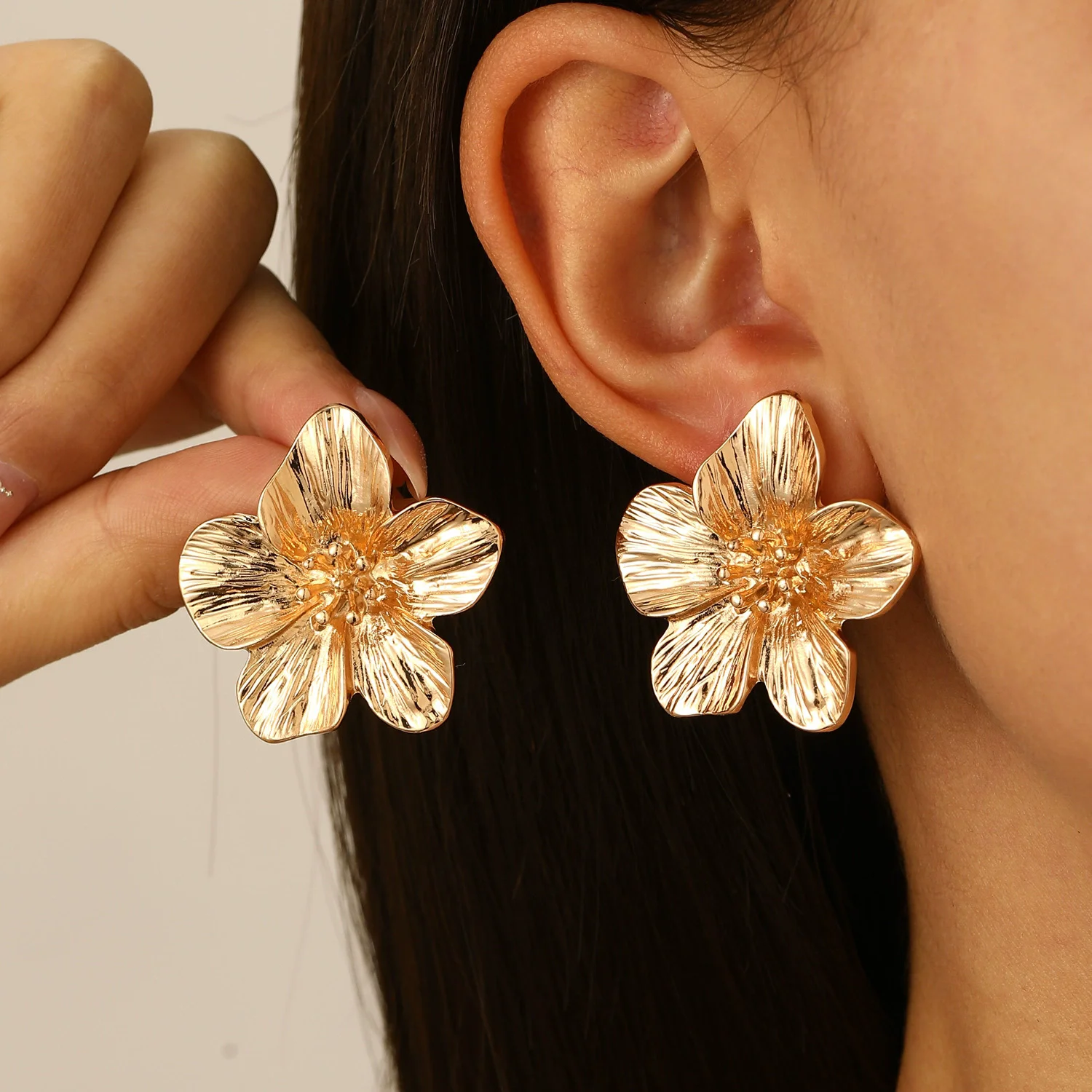 Uneven Petals Big Flower Drop Earrings for Women Golden Silver Color Metal Dangle Earrings European Vintage Party Floral Jewelry