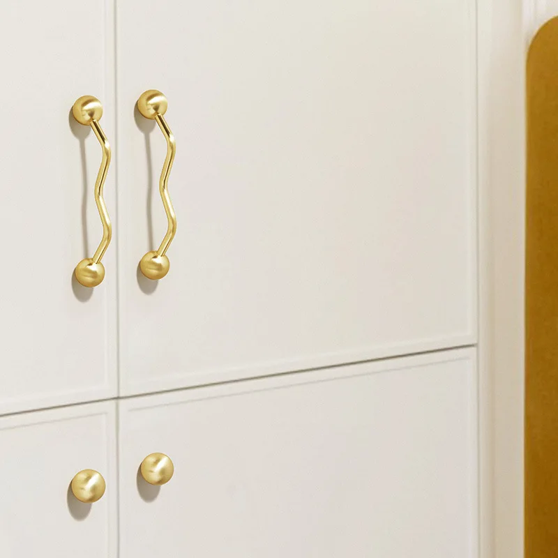 Creative Individuality Handles for Furniture Golden Handles for Cabinets and Drawers Hardware Fitting Wardrobes Dresser Handles
