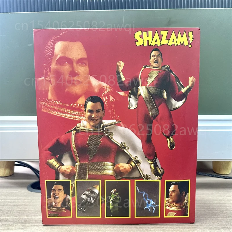 Mezco ONE:12 Shazam Π€ΠΈΠ³ΡΡΠΊΠ° Π€Π»ΡΡ-Π ΠΎΡΠΎΠΌΠ°Ρ
Π° ΠΠ°ΠΏΠΈΡΠ°Π½ ΠΠΌΠ΅ΡΠΈΠΊΠ° ΠΠ½ΠΈΠΌΠ΅ Π‘ΡΠΏΠ΅ΡΠ³Π΅ΡΠΎΠΉ 6-Π΄ΡΠΉΠΌΠΎΠ²Π°Ρ Π²ΡΠΏΡΡΠΊΠ° Ρ ΠΎΠ±ΡΠ°ΡΠ½ΡΠΌ ΡΠ»ΡΡ-Π·ΡΠΌΠΎΠΌ ΠΠ³ΡΡΡΠΊΠΈ Π² ΡΡΡΡΠ½ΠΎΠΉ ΡΠΏΠ°ΠΊΠΎΠ²ΠΊΠ΅ Mezco ONE:12 Shazam Π€ΠΈΠ³ΡΡΠΊΠ° Π€Π»ΡΡ-Π ΠΎΡΠΎΠΌΠ°Ρ
Π° ΠΠ°ΠΏΠΈΡΠ°Π½ ΠΠΌΠ΅ΡΠΈΠΊΠ° ΠΠ½ΠΈΠΌΠ΅ Π‘ΡΠΏΠ΅ΡΠ³Π΅ΡΠΎΠΉ 6-Π΄ΡΠΉΠΌΠΎΠ²Π°Ρ Π²ΡΠΏΡΡΠΊΠ° Ρ ΠΎΠ±ΡΠ°ΡΠ½ΡΠΌ ΡΠ»ΡΡ-Π·ΡΠΌΠΎΠΌ ΠΠ³ΡΡΡΠΊΠΈ Π² ΡΡΡΡΠ½ΠΎΠΉ ΡΠΏΠ°ΠΊΠΎΠ²ΠΊΠ΅