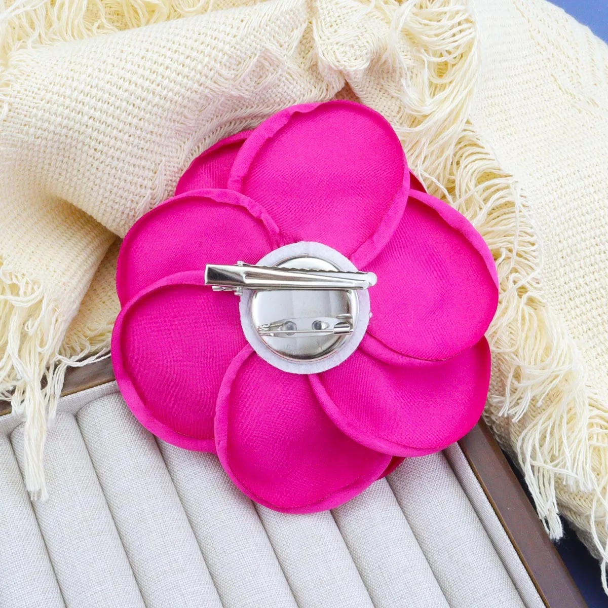 Advanced Solid Color Fabric Brooch Camellia Light Luxury Niche Party Party Couples Matching Color Clothing Accessories