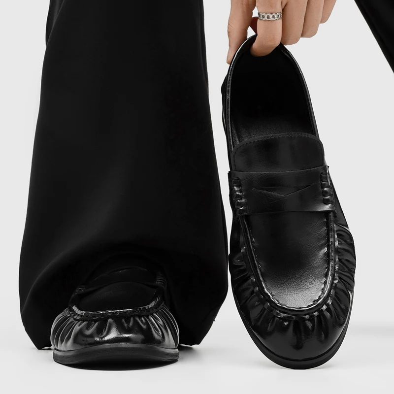 New Black Pleated Men Loafers Are Simple Fashionable Comfortable Personalized Lightweight Versatile for Daily Commuting