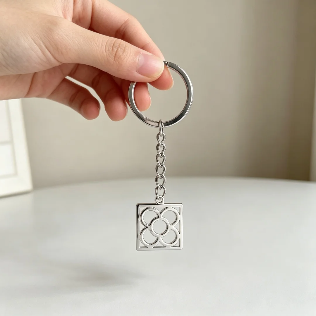Stainless Steel Keychain Barcelona Flower Keychain Souvenir City Keychain School Bag Car Keyring Wholesale