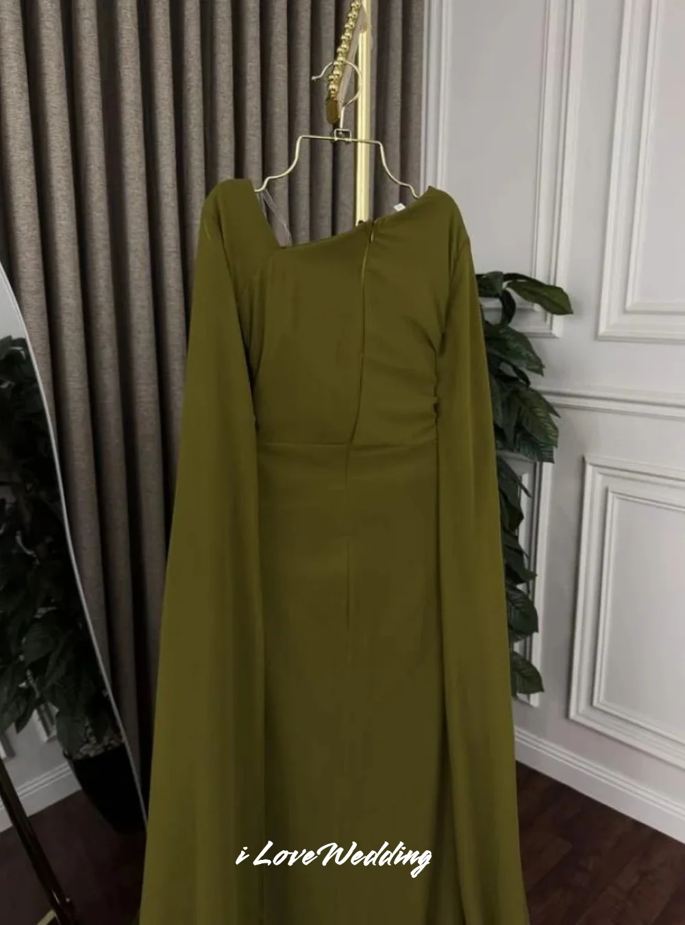 Abiti da sera verdi 2025 Chiffon a maniche lunghe a pieghe Sirena pavimento-lunghezza Arabia Abito da ballo Abito da ospite di nozze Personalizzato