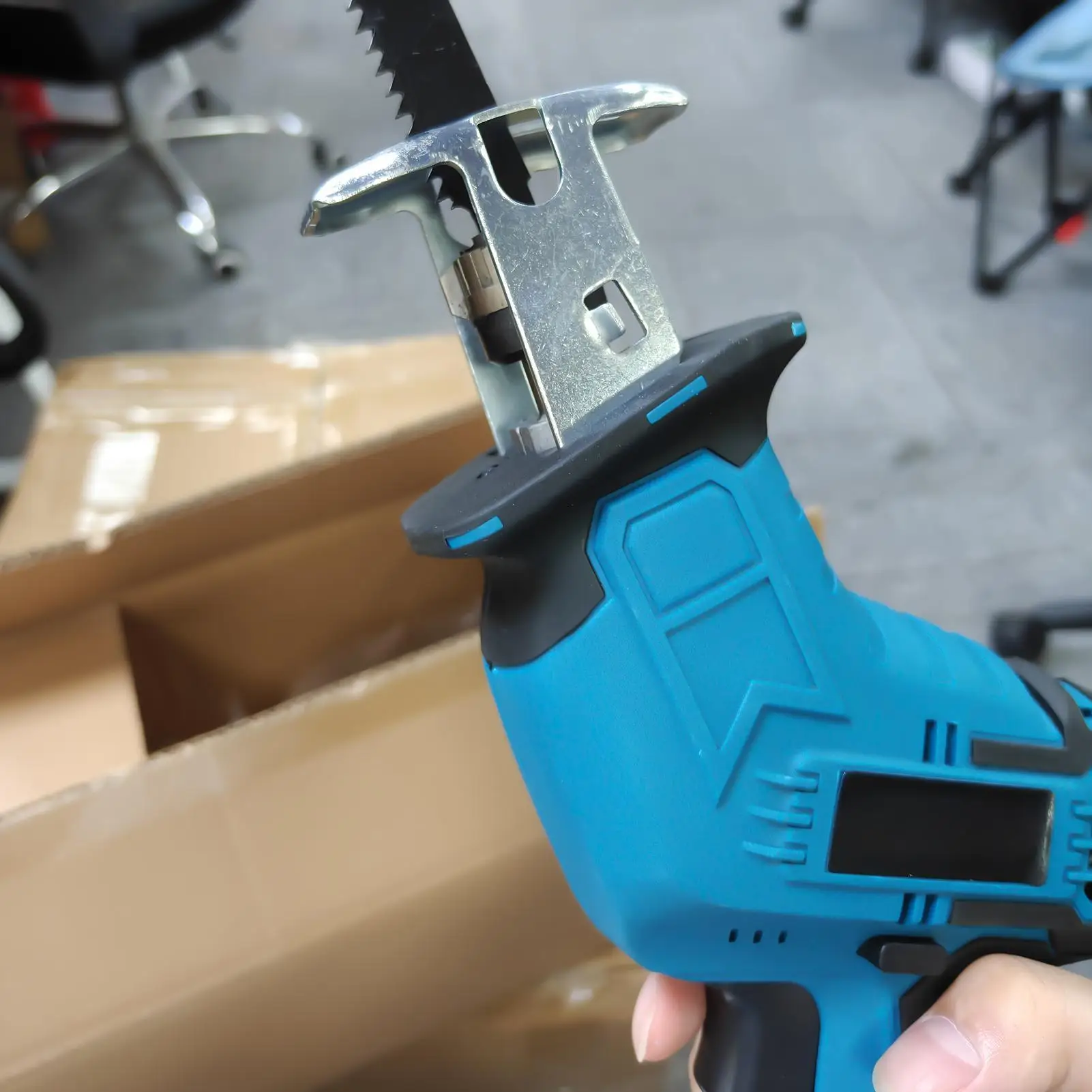 Cordless Chainsaw Handheld Cordless Branch Trimming Cutting Saw Rechargeable Pruning Saw For Park Outdoor Garden Backyard Patio