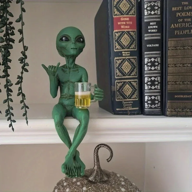 Nueva Estatua de Resina de Alien Verde Sosteniendo una Cerveza, Decoración Temática para Interiores/Exteriores, Decoración Original para Escritorio o Estante, Decoración Temática para el Hogar