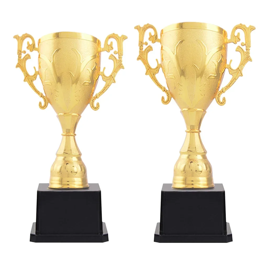 

Золотой трофей для детских соревнований — личная награда за творческое достижение