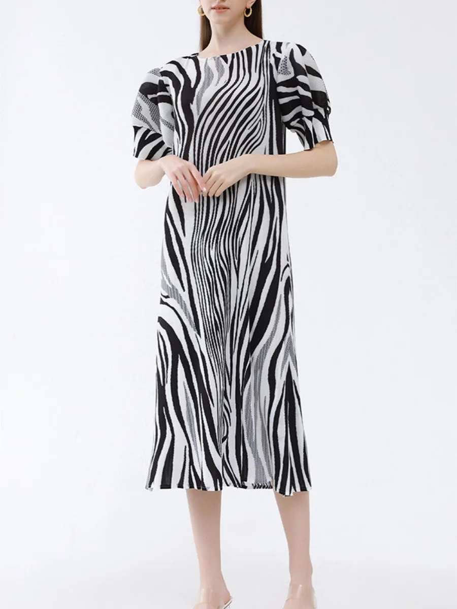 Nuova estate 2024 dolce giovane dall'aspetto ampio pieghettato lanterna a strisce zebrate Sve Dr coreano Sle rotondo Ne pezzo unico...