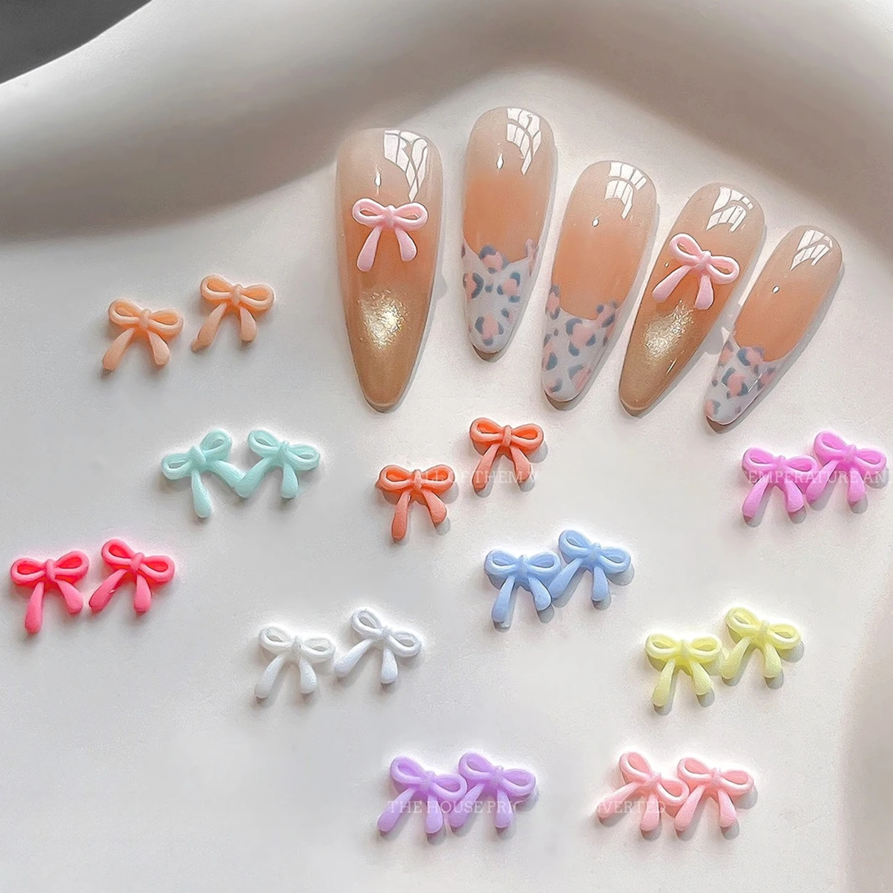 Chique delicado colorido doce resina laço pequeno bowknot bonito fita encantos decorações da arte do prego acessórios de manicure