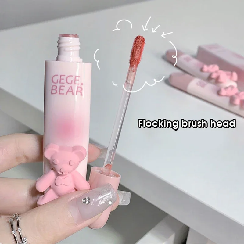 Schattige kleine beer Lip Glaze Mist Face Matte Velvet Lipstick Holding Makeup Whitening Lip Cream Coloring Lip Color