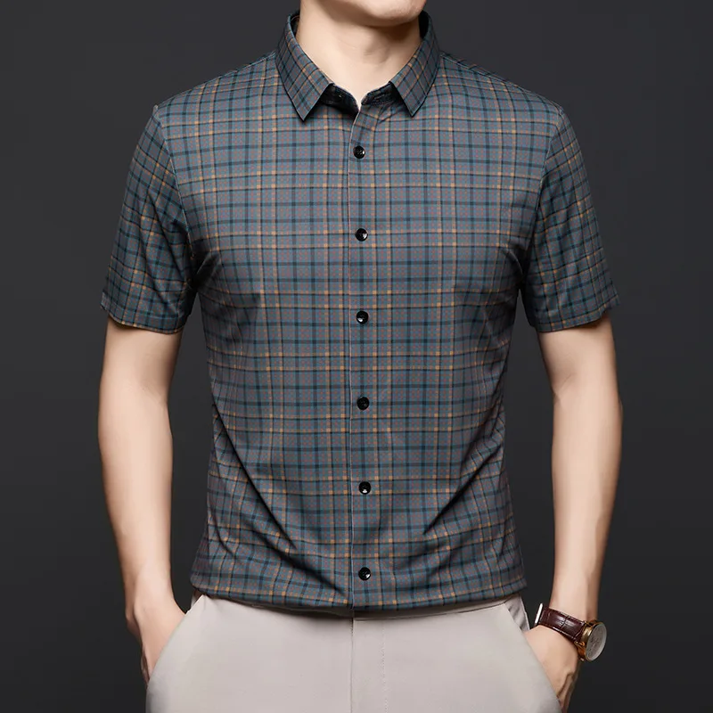 

Men's Ice Silk Short Sleeve Shirt No-Trace Plaid Design Casual Lightweight Summer Fashion Simple Style Comfortable Elastic Fa...