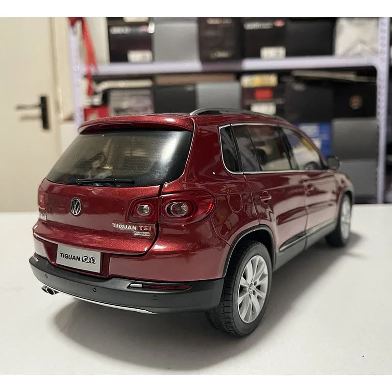 Diecast 1:18 Scale TIGUAN 2010 Limited Edition Alloy Car Model Collection Souvenir Display Ornaments Vehicle Holiday Toy Gift