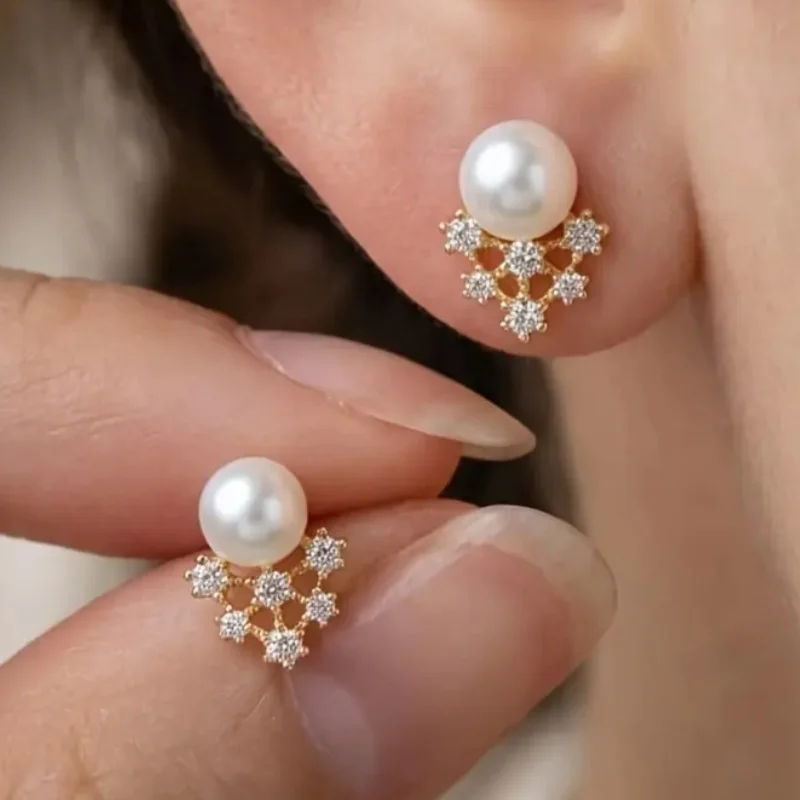 Elegant Luxury Imitation Pearl with Sparkling Synthetic Zirconia Stud Earrings Women's Fashion Exquisite Banquet Wedding Jewelry