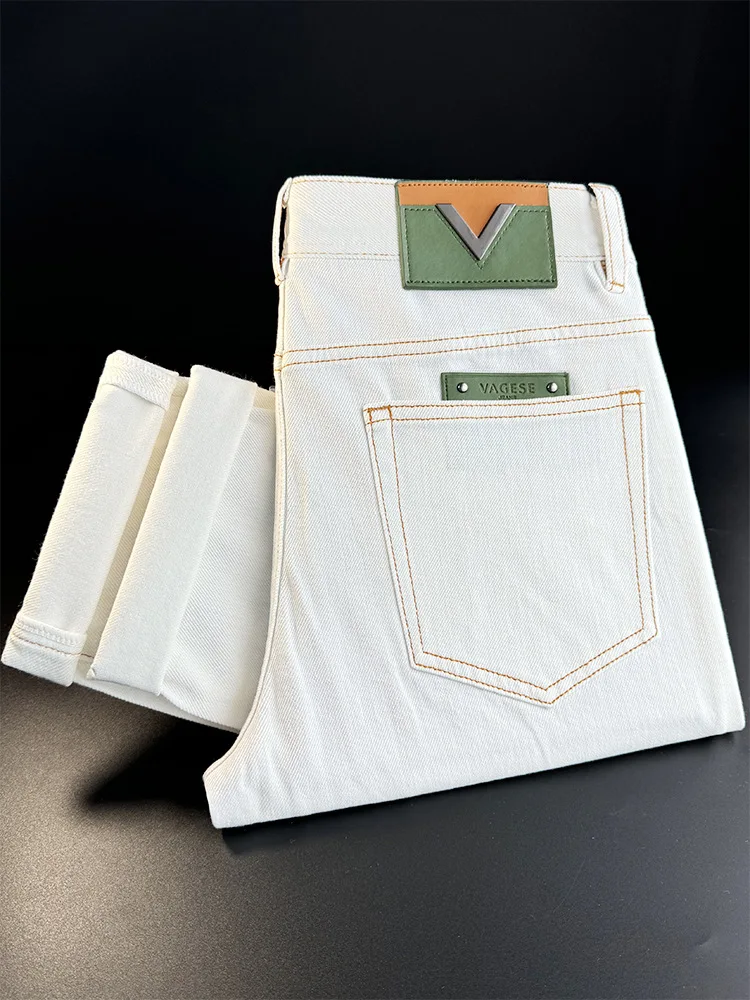 

Легкие роскошные белые джинсы, мужские облегающие маленькие ноги, осень 2026, новый тренд, модные длинные брюки высокого класса