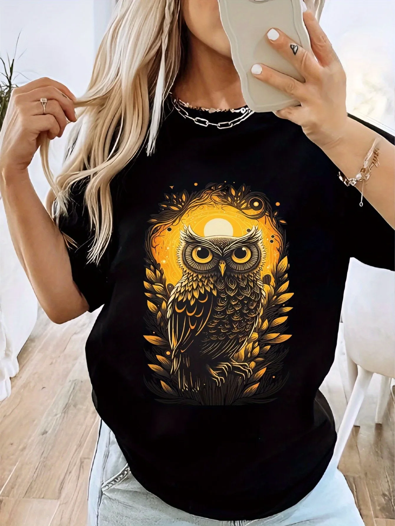 

Женская футболка с принтом совы, черный повседневный топ с круглым вырезом и короткими рукавами, яркий дизайн с изображением совы и луны, легкая и дышащая ткань, подходит для весны и лета, можно стирать в машине, удобный стиль