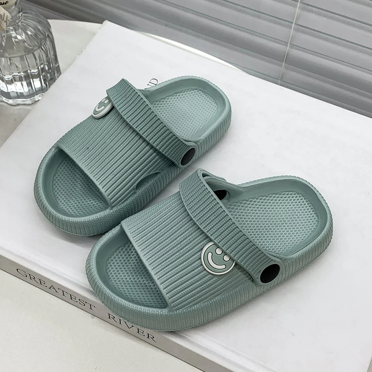 Children's Slippers for Home Indoor Use, Bathing, Boys and Girls Slippers for Outdoor Wear, Non-Slip Soft Sole Baby Eva Slippers