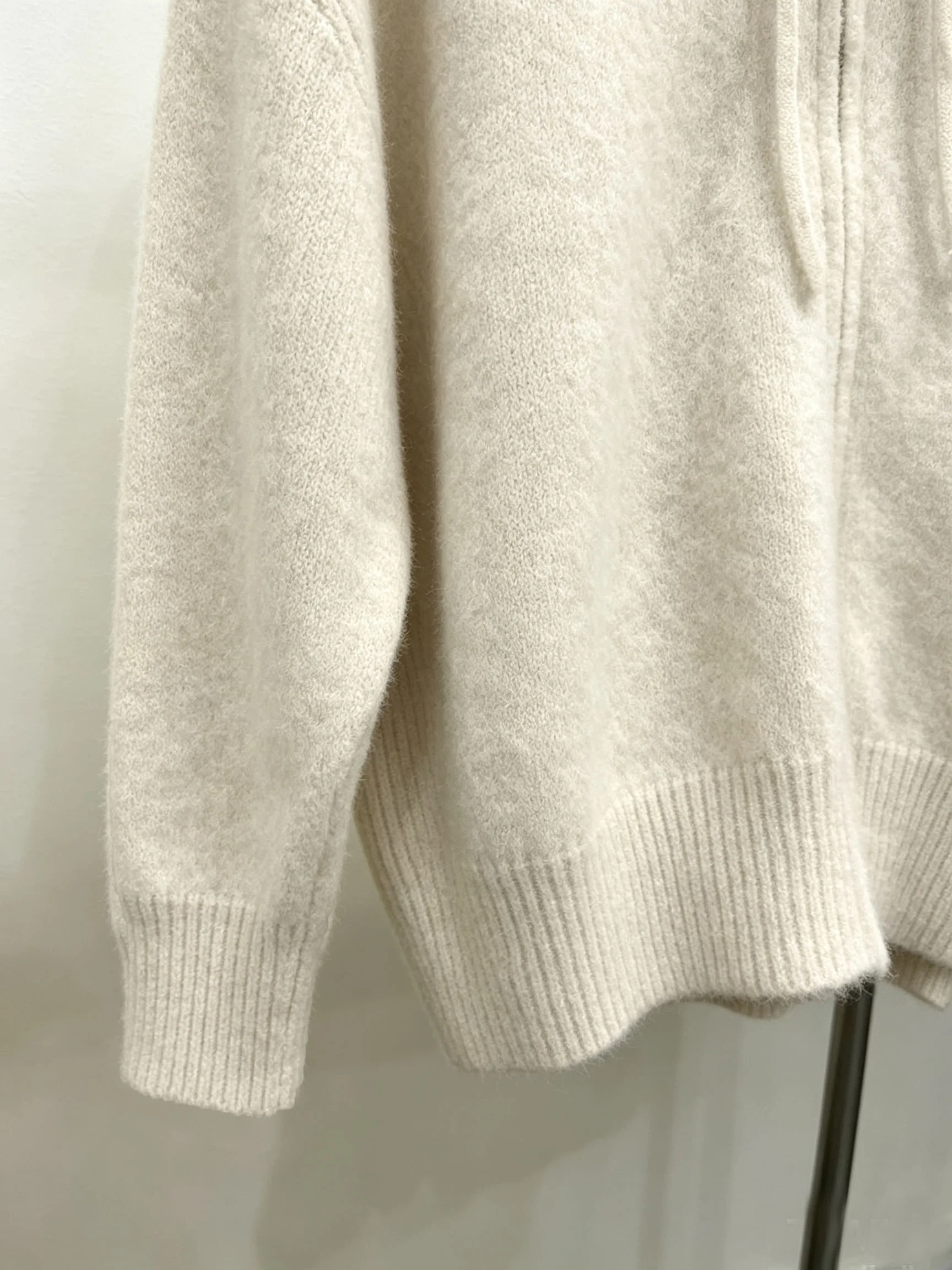 Picture 4: Women's soft hooded zipper knitted cardigan, fashionable, simple, casual, and comfortable, autumn and winter style