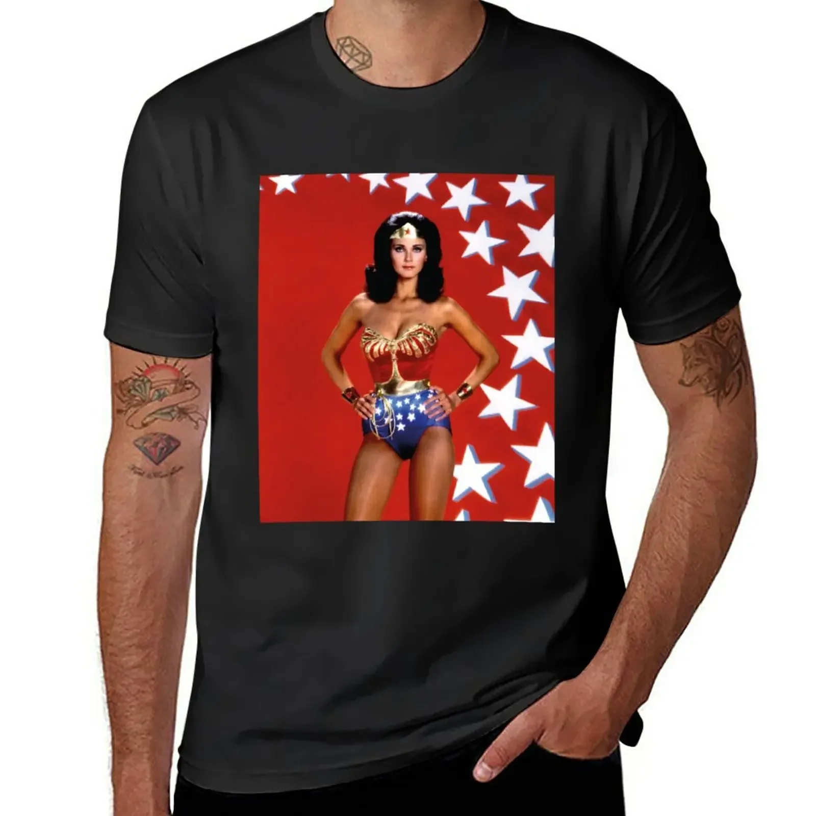 New Lynda Carter Sticker T-Shirt summer top Short sleeve shirts graphic tees Men's cotton t-shirt