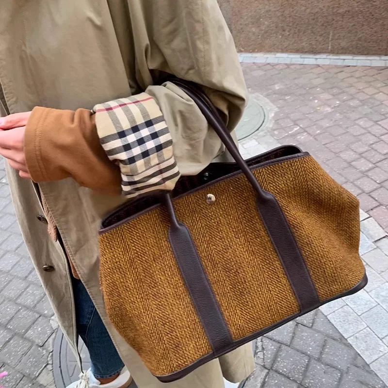 Autumn Winter New Lady bag Temperament Leather Patchwork Felt Tote Bag Simple Senior Sense Large Handbag commuter Shopper Purses