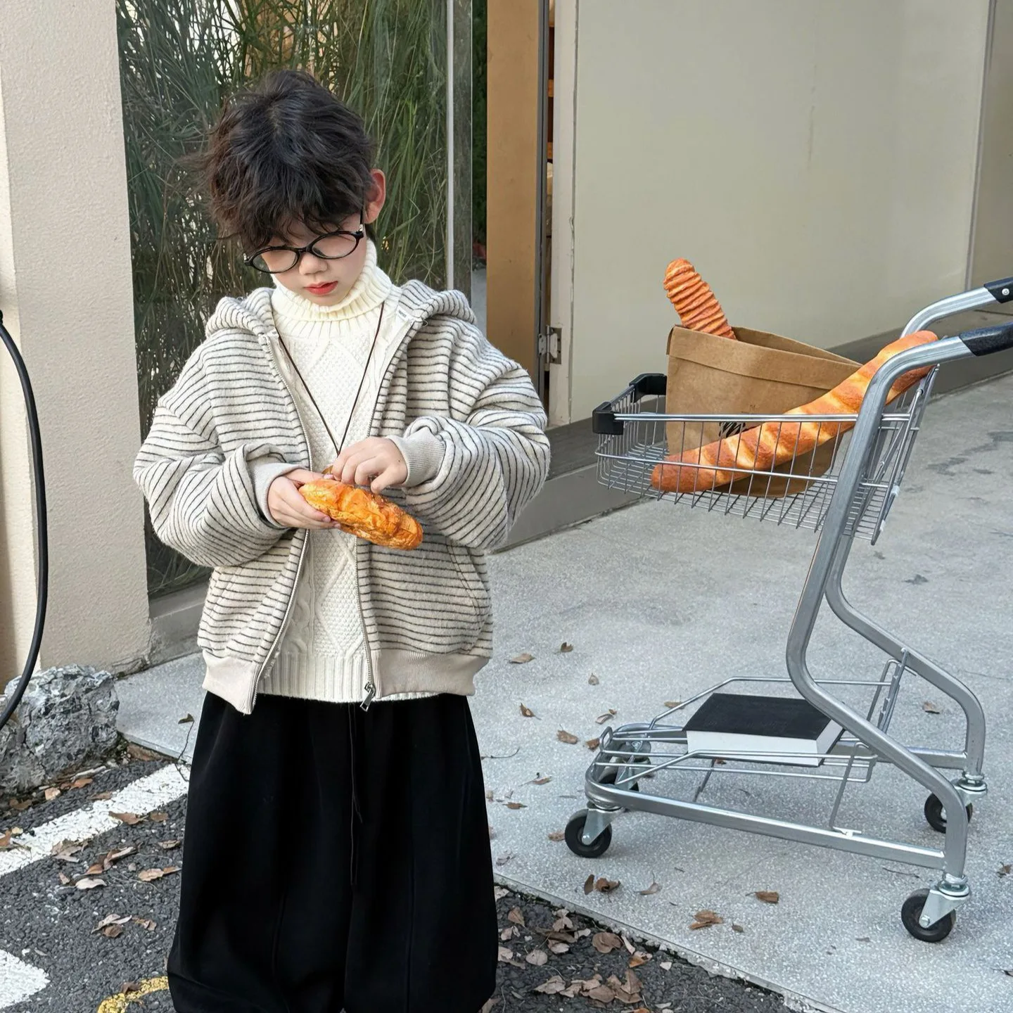 

2025 Winter New Korean Style Boys' Fashion Hoodie Striped Versatile Warm and Velvet Jacket Children's Top