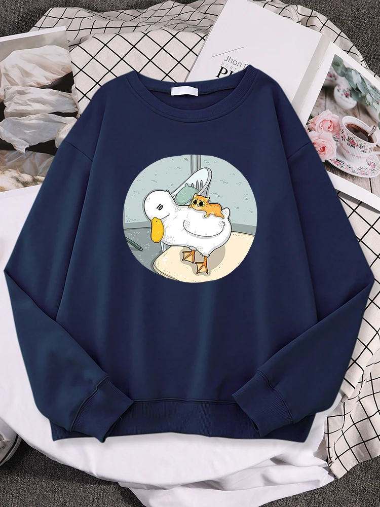 The Little Cute Cat Is Lying On The Duck'S Back Women Hoody Full Sleeve Tracksuit Korean Oversize Streetwear Crewneck Sportswear