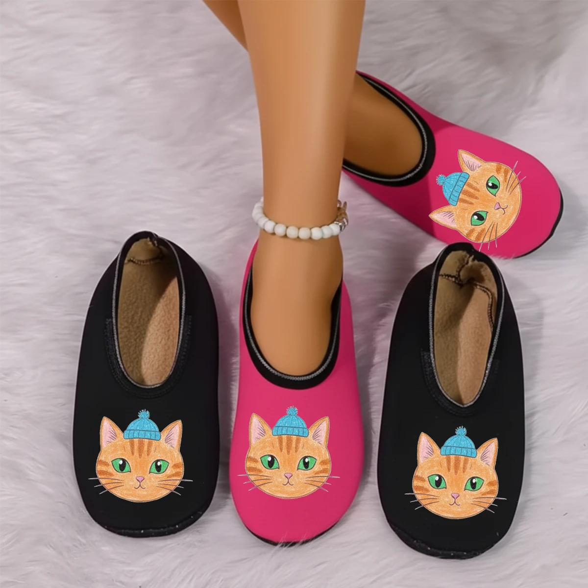 حيوانات صغيرة لطيفة يمكن ارتداؤها في الفصول الأربعة، شبشب أرضي داخلي عالي المرونة ومضاد للانزلاق مطبوع عليه قطة من جلد الغزال يسمح بمرور الهواء