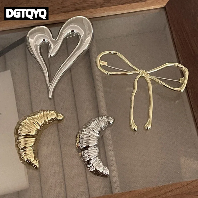 Classic Bowknot 3D Peach Heart Brooches Pins for Women Simple Irregular Croissant Beautiful Knot Party Office Badge Accessories
