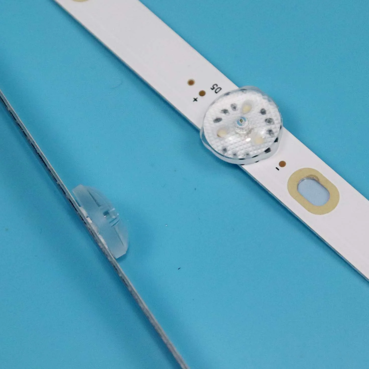 Nowe listwy LED do podświetlenia telewizorów SJ.YM.D3200601-3030ES-M do SKYLINE 32YST5970 32YT5900 Array DLED32YM 2X6 0005 P9