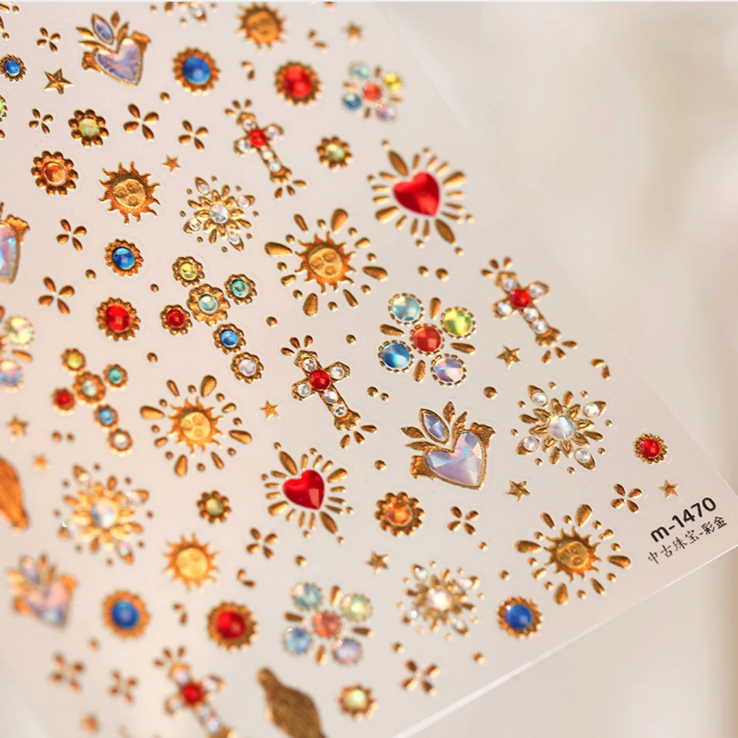 Edle Retro Court 5D Nagelkunst-Aufkleber Vergoldete Herzen Edelsteine Kreuze Blumen Sterne Glitzernde Nieten Selbstklebende Abziehbilder Luxuriöse Maniküre – Detail 4