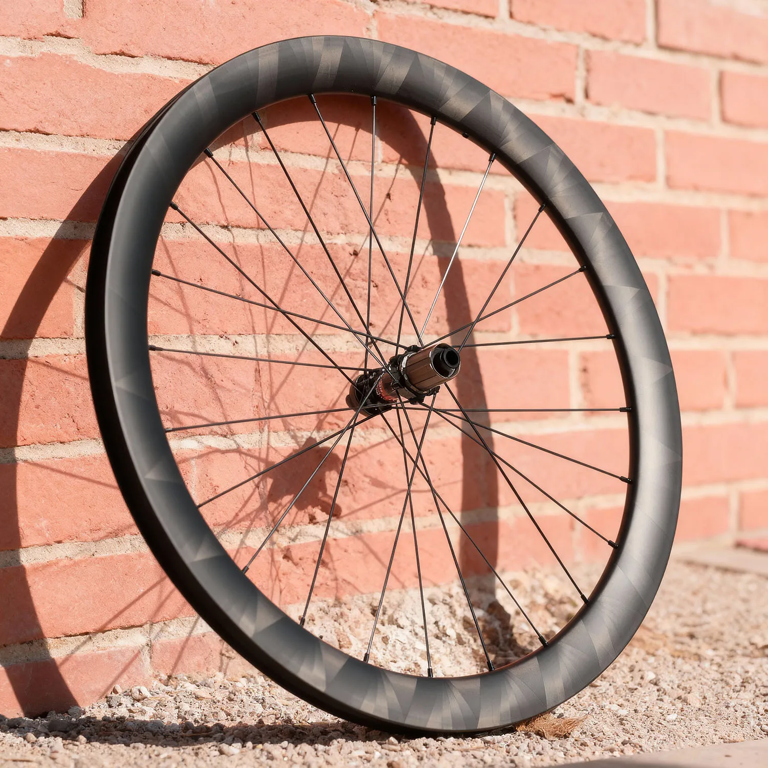 Butterfly pattern Disc Brake road bike wheelset, 700c carbon fiber aerodynamic T800 hand-built tubeless wheelset.