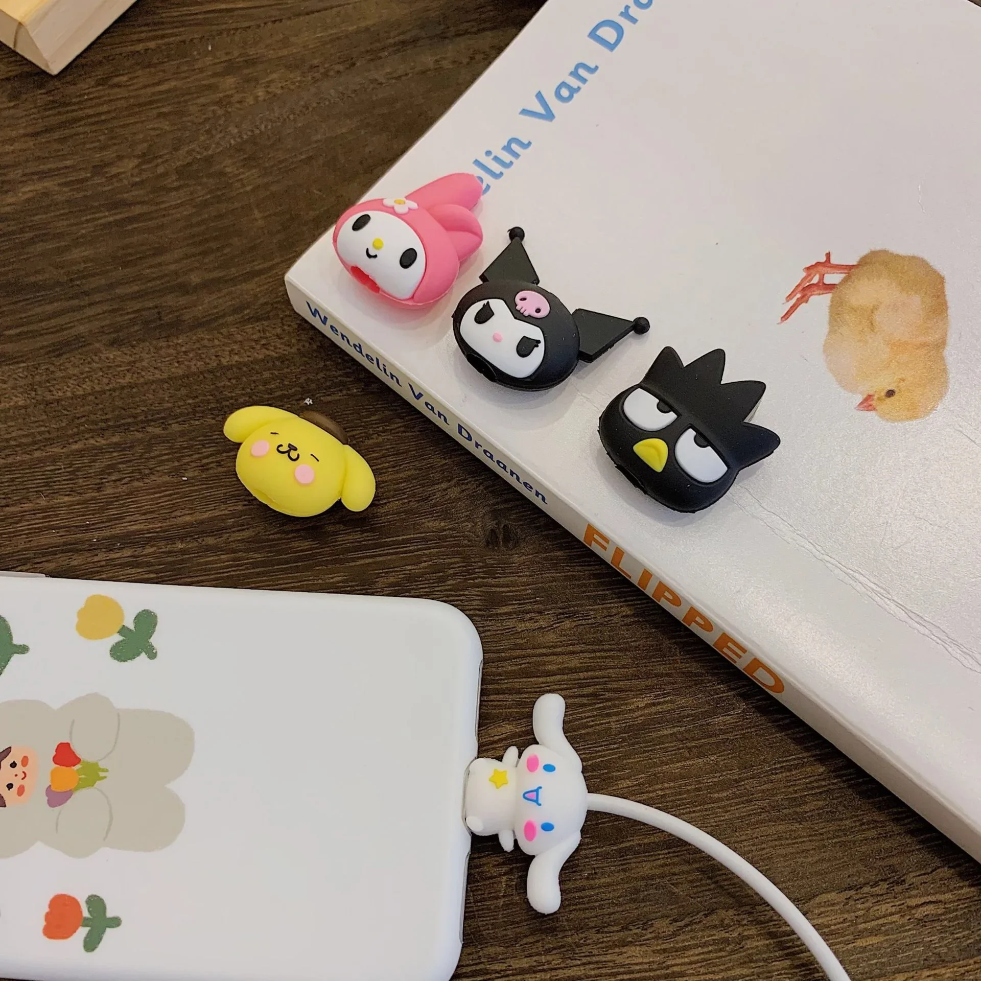 Pelindung kabel kartun Sanrio, pelindung kabel gigitan penata kabel Winder untuk kabel pengisian USB garis Data earphone penutup pelindung kabel