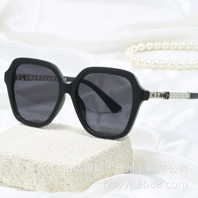 

​ ​ 2025 Новые роскошные солнцезащитные очки в большой оправе для женщин с жемчужным храмом, уличный модельер, бестселлер ​