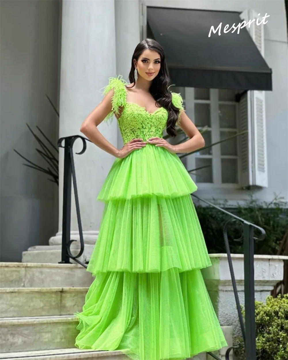 Jiayigong Sparkle Exquisite    Feather Mesprit Fashion Sweetheart Ball Gown Floor Length Rhinestone Tulle Customized