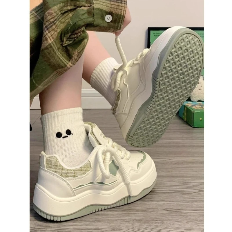 

Women's Retro Chunky Platform Sneakers 2026 Spring Round Toe Lace-Up Casual Sporty American Style Low Top Shoes For Ladies