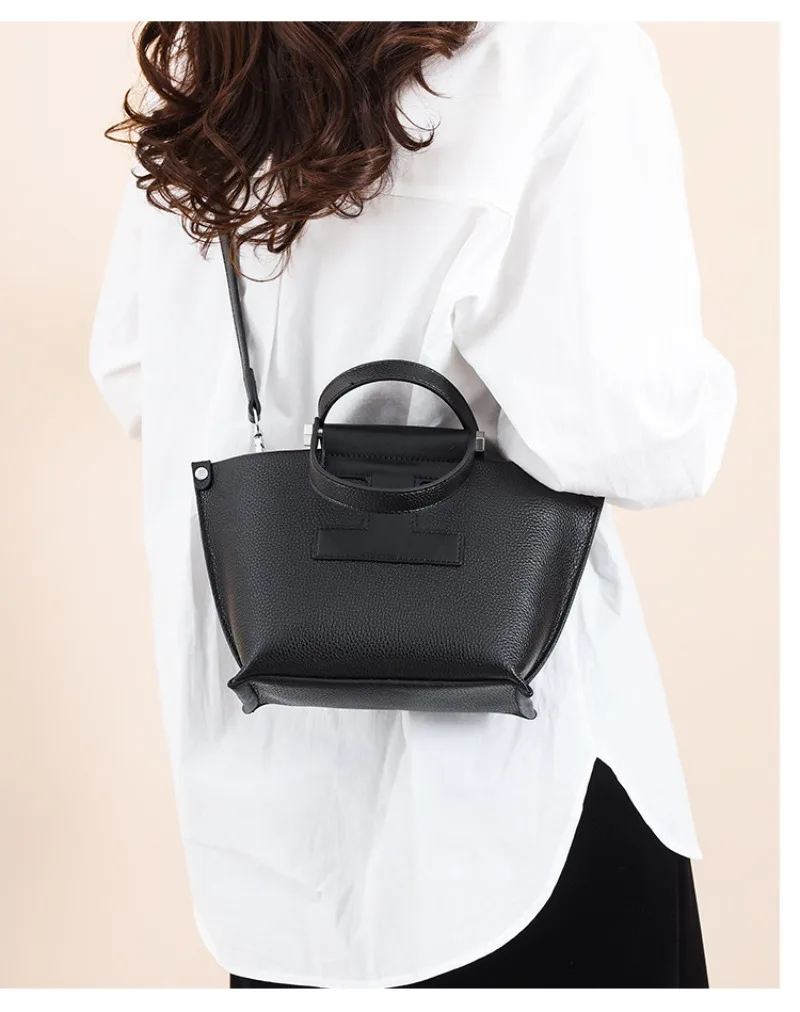 

New Fashionable Commuter Large Capacity Shoulder Bag Women's Bag Simple and Niche Handbag