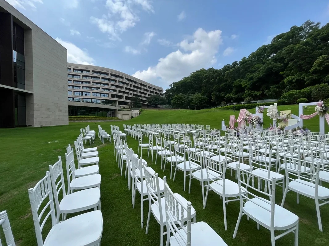 

Modern Outdoor Lawn Wedding Chairs Wedding Chairs Banquet Chairs White Gold Hotel Chairs Bamboo Chairs Are Suitable For Wedding