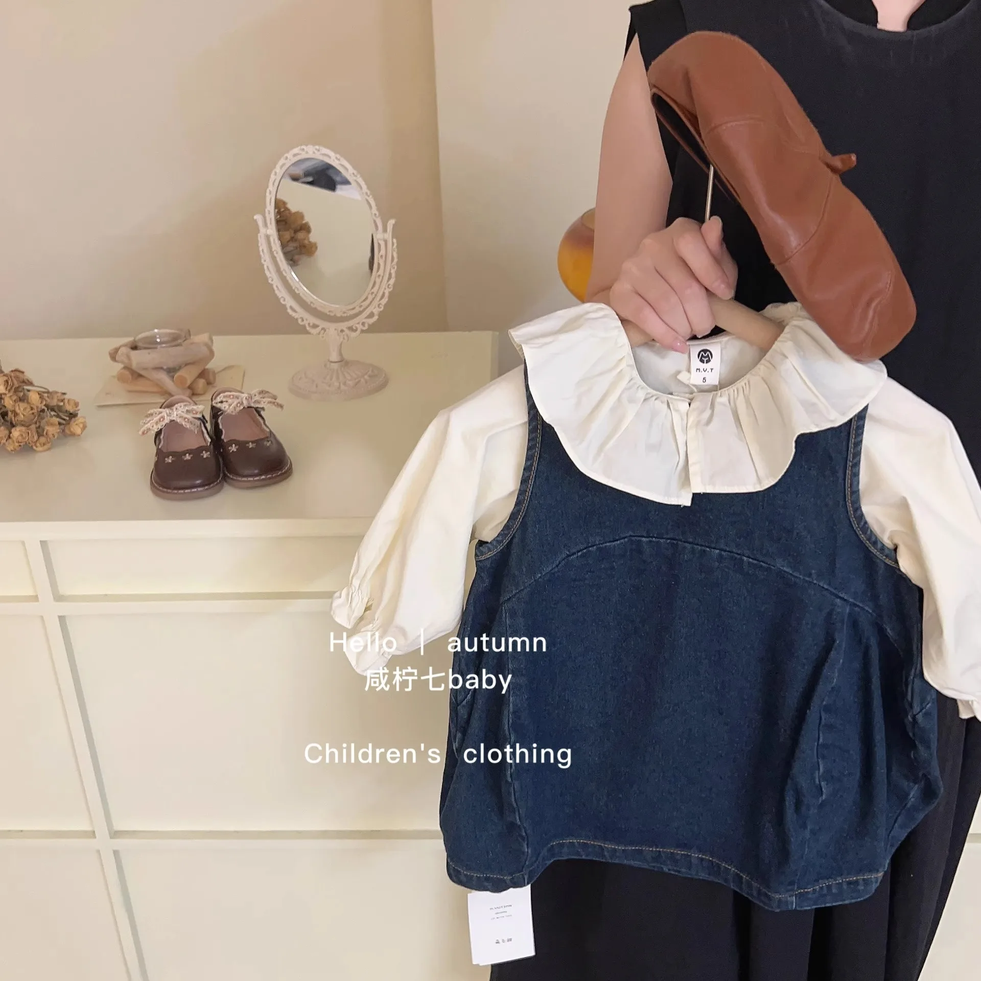 

Детские осенние блузки из 2 предметов для девочек, хлопковые рубашки с рюшами и воротником для маленьких девочек, однотонные детские джинсовые платья на бретелях для девочек, наряд