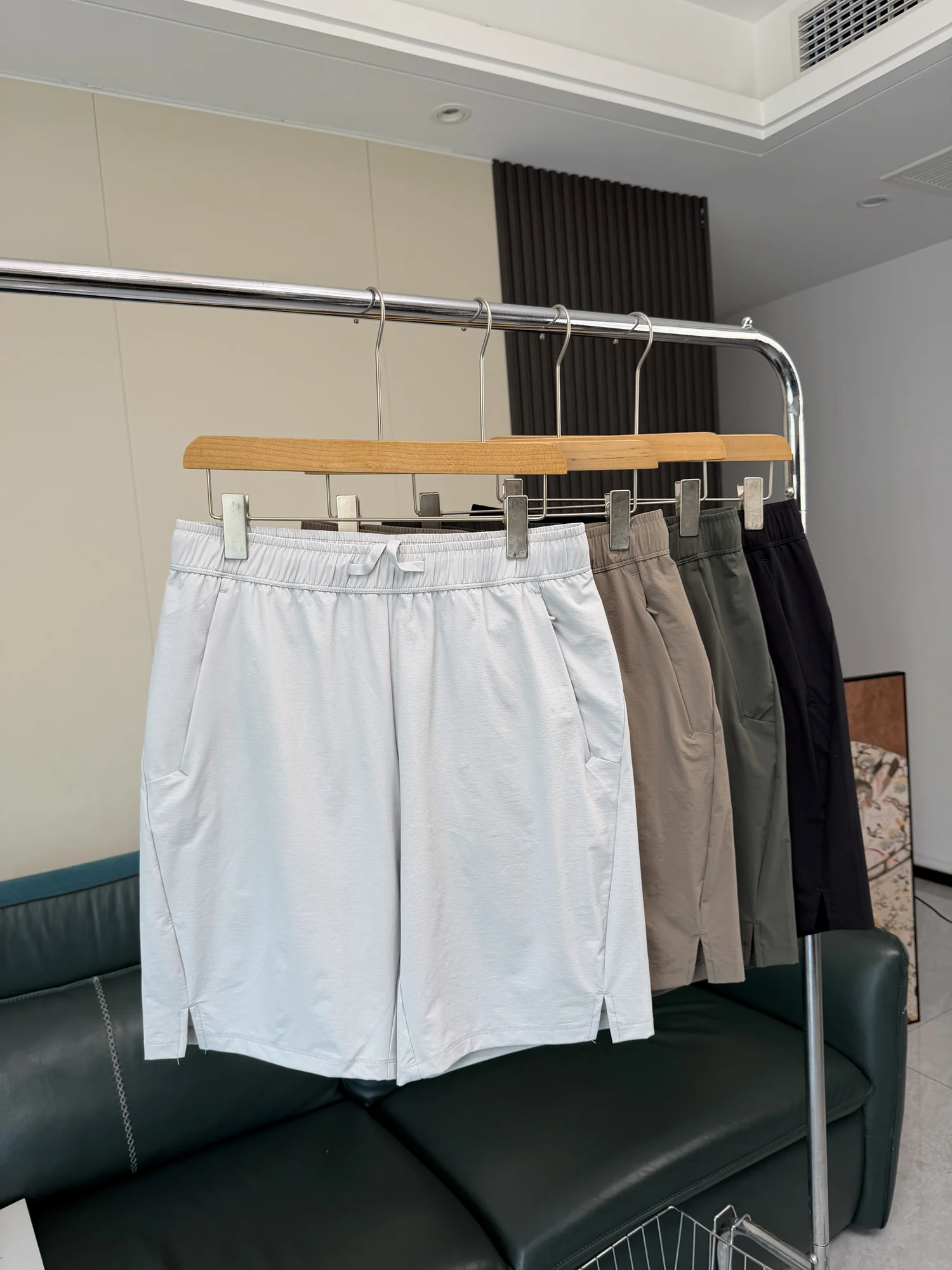

Smooth Comfortable Men's Summer Sportswear Elastic Waist Quick Dry Breathable Casual Shorts Fashionable Straight Leg Pants