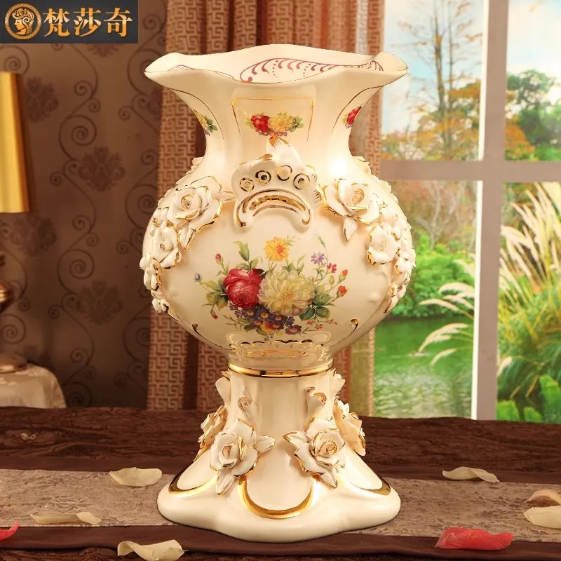 

European style vases, porcelain ornaments, luxurious living room flower arrangement, creative light luxury, simple flower arrang