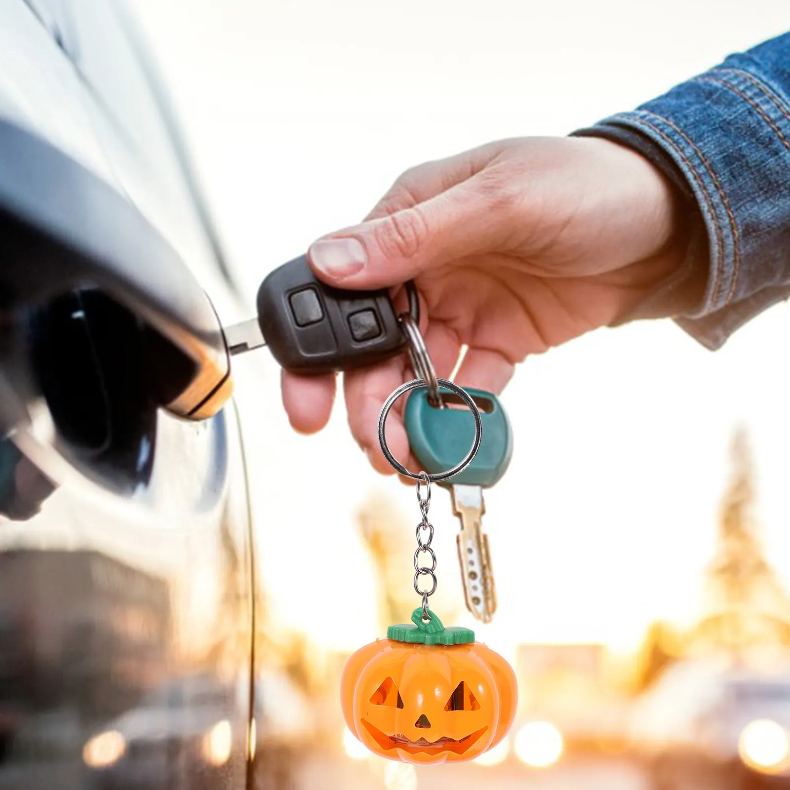 

4Pcs Halloween Pumpkin Keychain Glowing Plastic Keyring Bag Pendant Backpack Decor Key Hanging Ornament Party Favors Gift