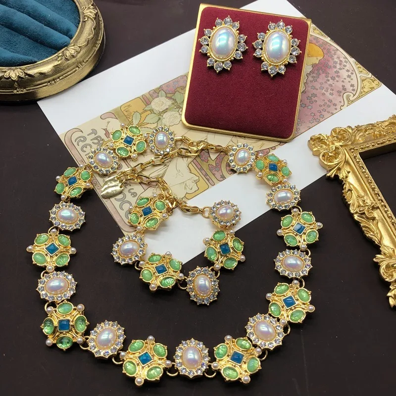 

Flying O'Mara Jewelry Light Green Flower Jewel Diamond Necklace Bracelet Mapei Pearl Stud Earrings Plated Real Gold Set