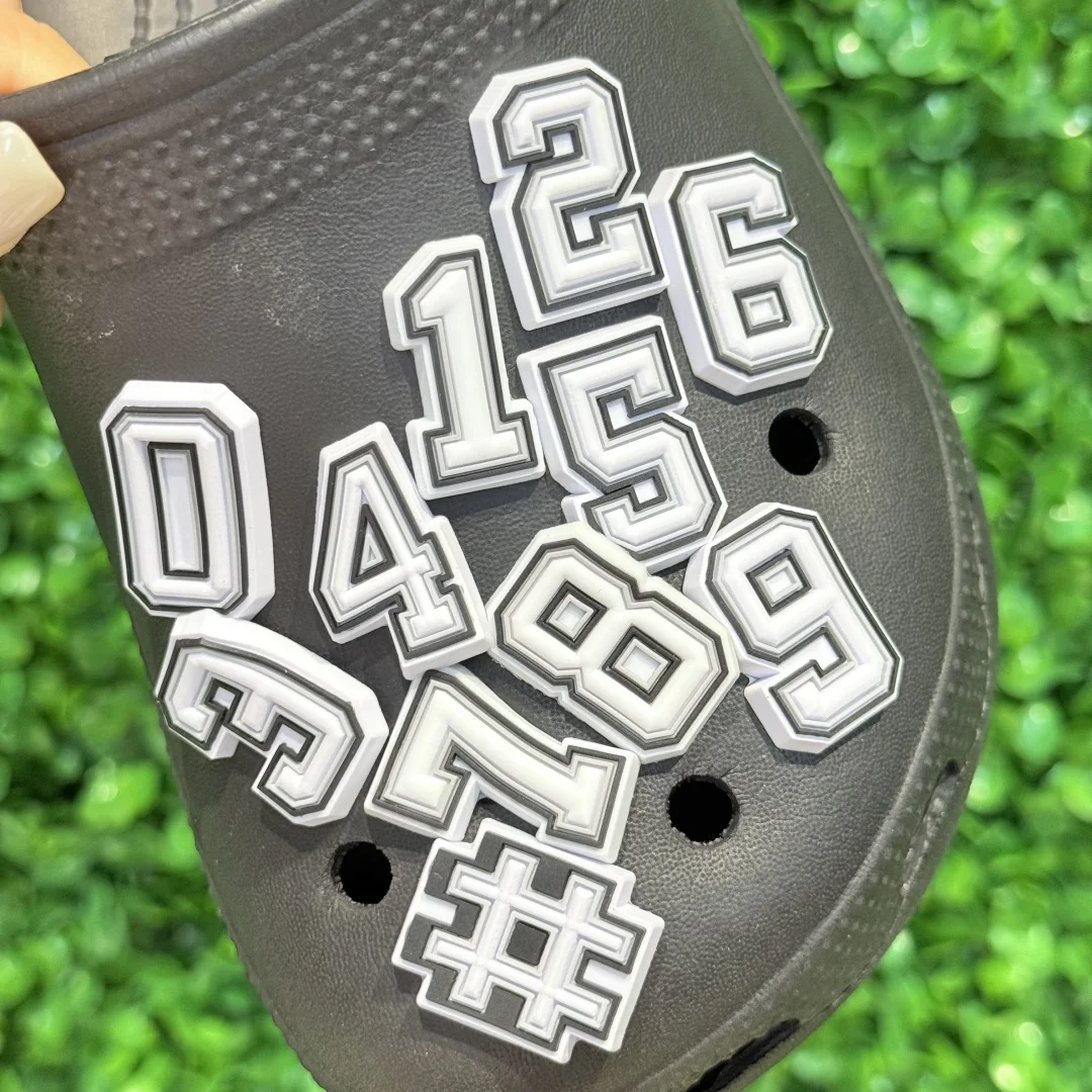 11–100 Stück schwarze weiße Buchstaben, PVC-Schuhanhänger, Mix-Zahlen, Alphabet, Clog-Schnalle, Dekorationen, passend für Kindergeburtstag, Party-Geschenk – Detail 2