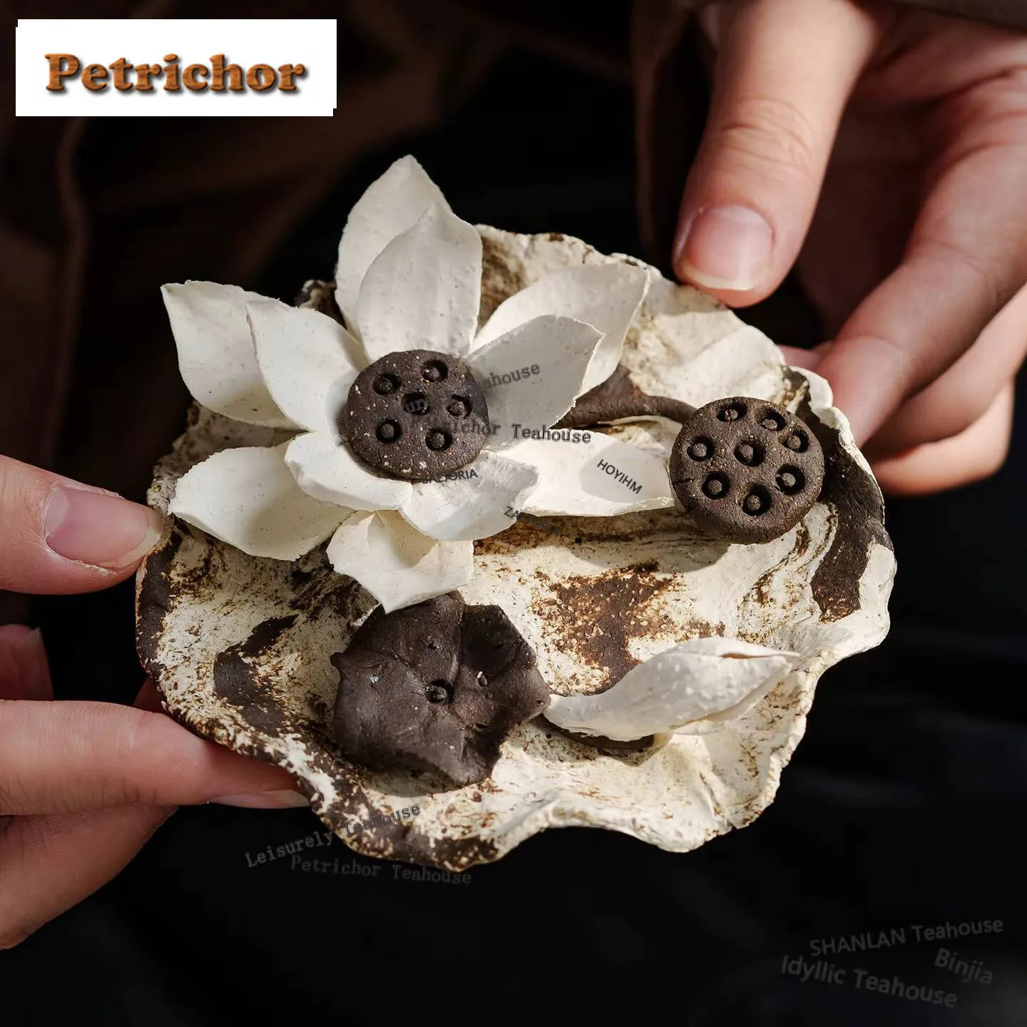 

Moon White Lotus Incense Holder Water Fountain Decoration Ceramic Incense Burners Consecrate Censer Tea Items Decoration Gifts