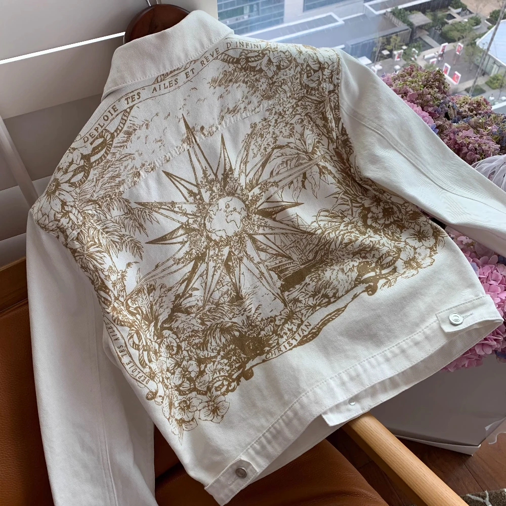 

Vintage Cool Metallic Print Denim Jacket for Women - Spring Fall Loose Fit Slimming Versatile Long Sleeve Cropped Top