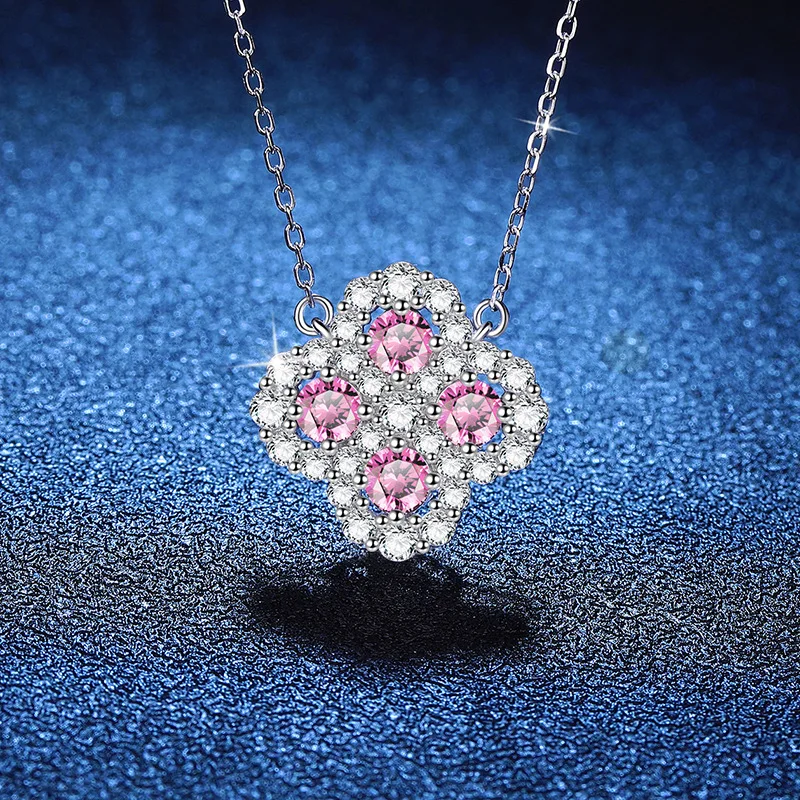

Platinum PT95018k Gold Necklace Color 1.2carat Moissanite Light Luxury Sparkling Clover Moissanite Light Luxury Necklace