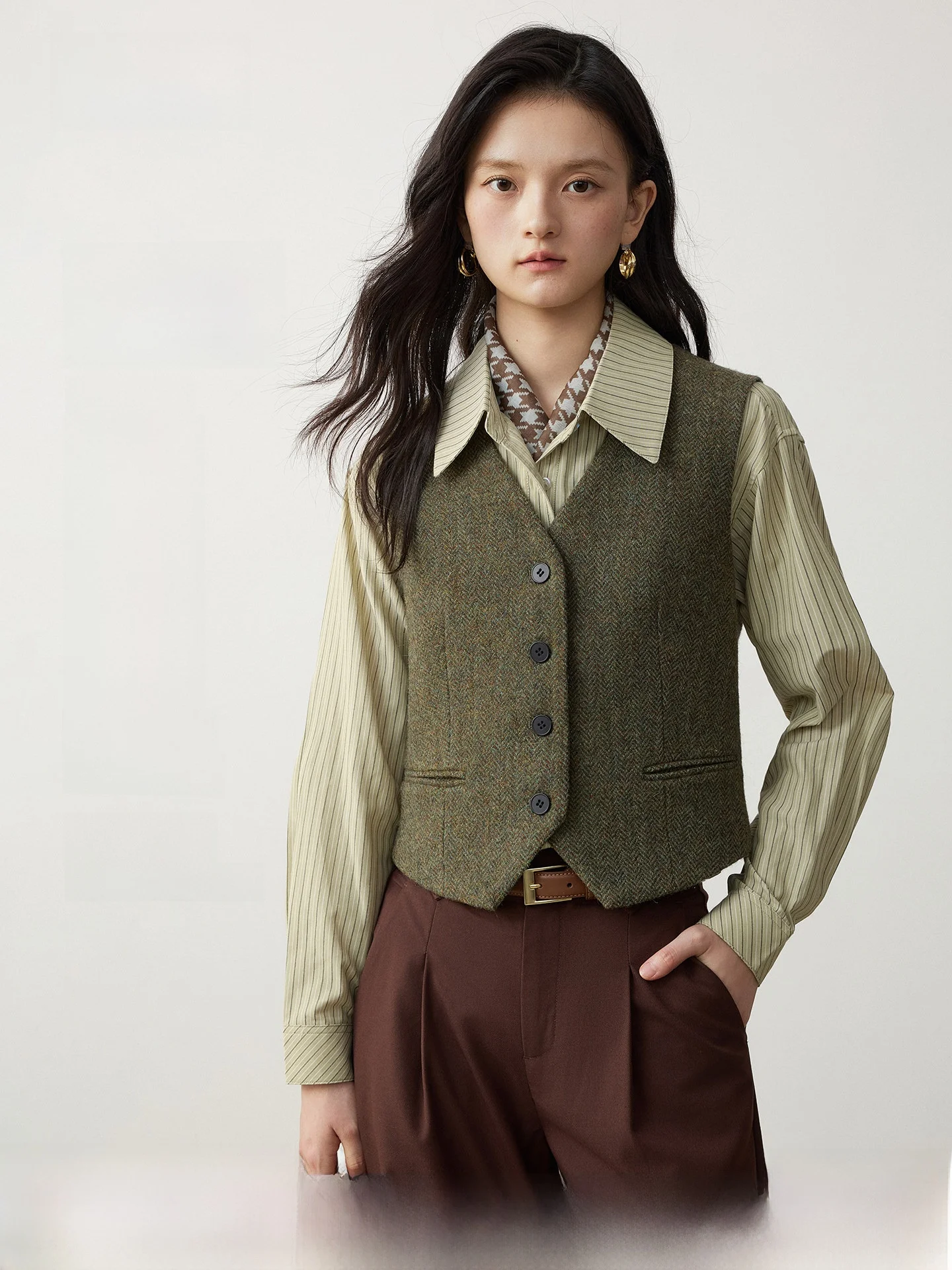 Yake Home 100 Woolen Vest Commuter Professional Women's Suiting Layered Tank Top Short V-Neck Single Button Closure
