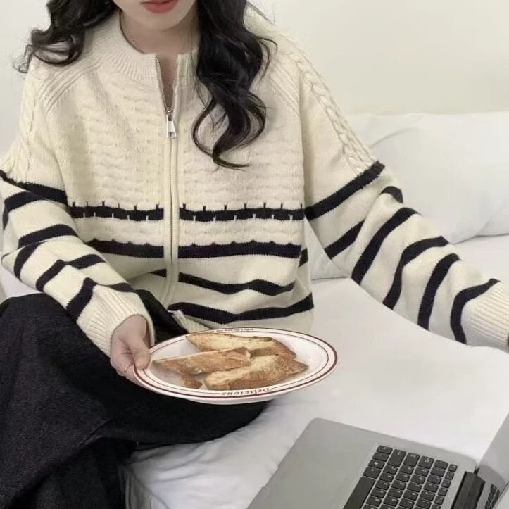 

autumn winter contrasting color striped double zipper knitted cardigan women's Korean loose short long-sleeve sweater coat women